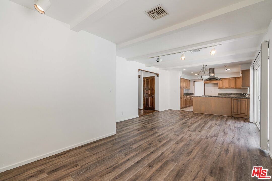 1181 Somera Rd - Photo 4 of 8