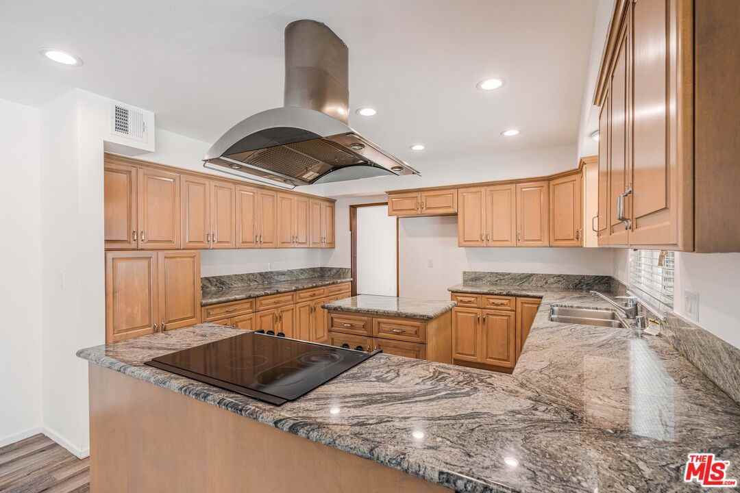 1181 Somera Rd - Photo 6 of 8