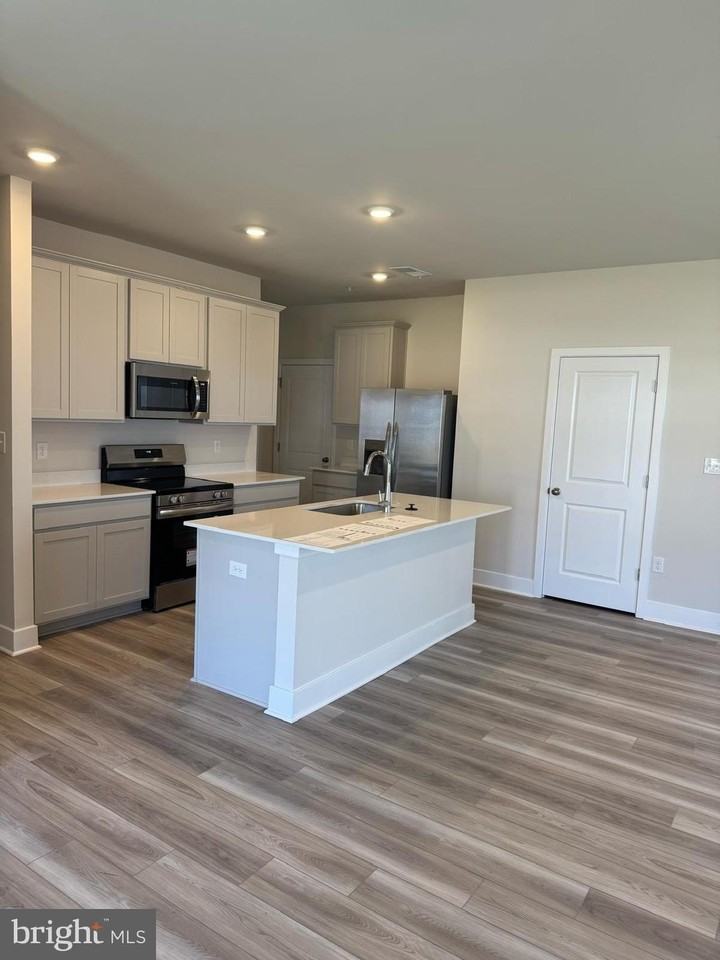 1684 Lake Placid Dr - Photo 2 of 9