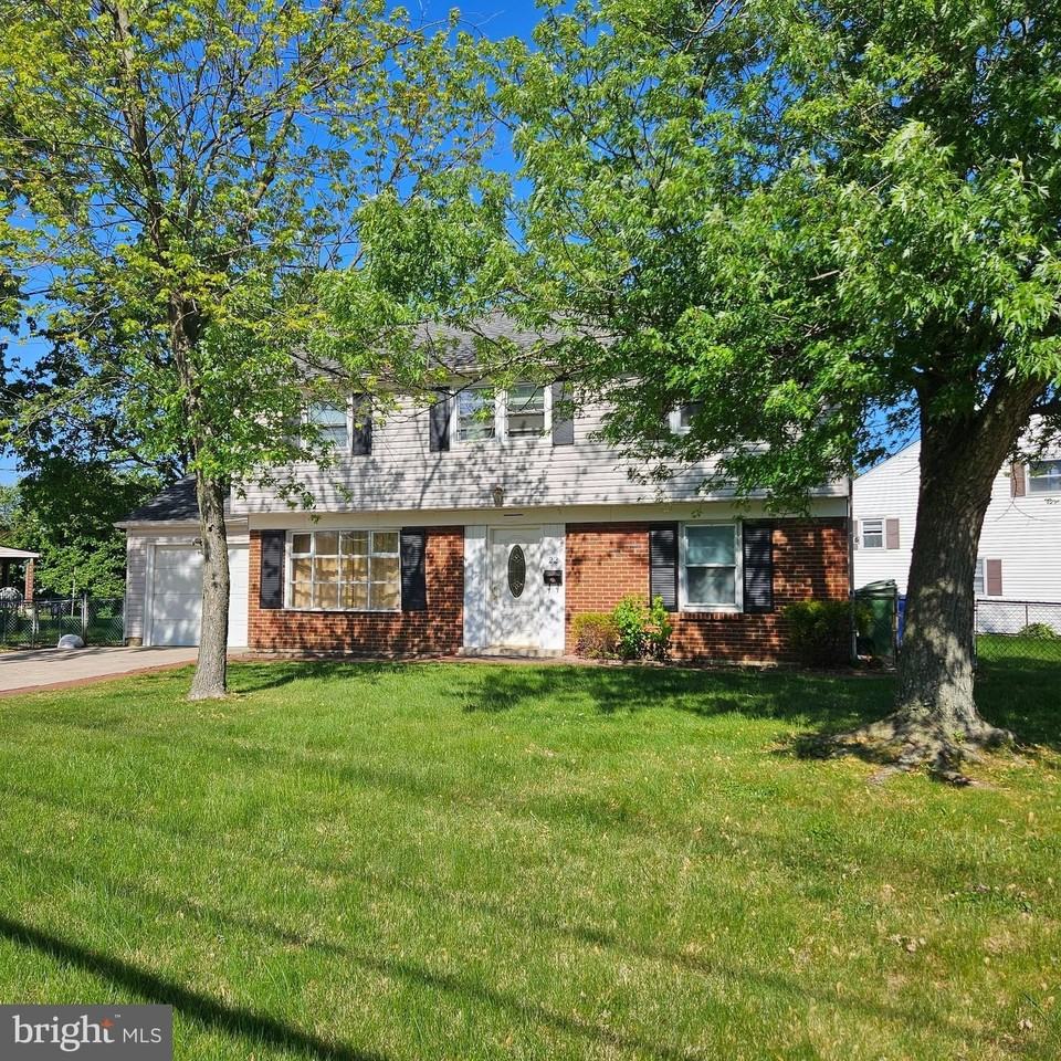22 Plymouth Dr - Photo 2 of 21