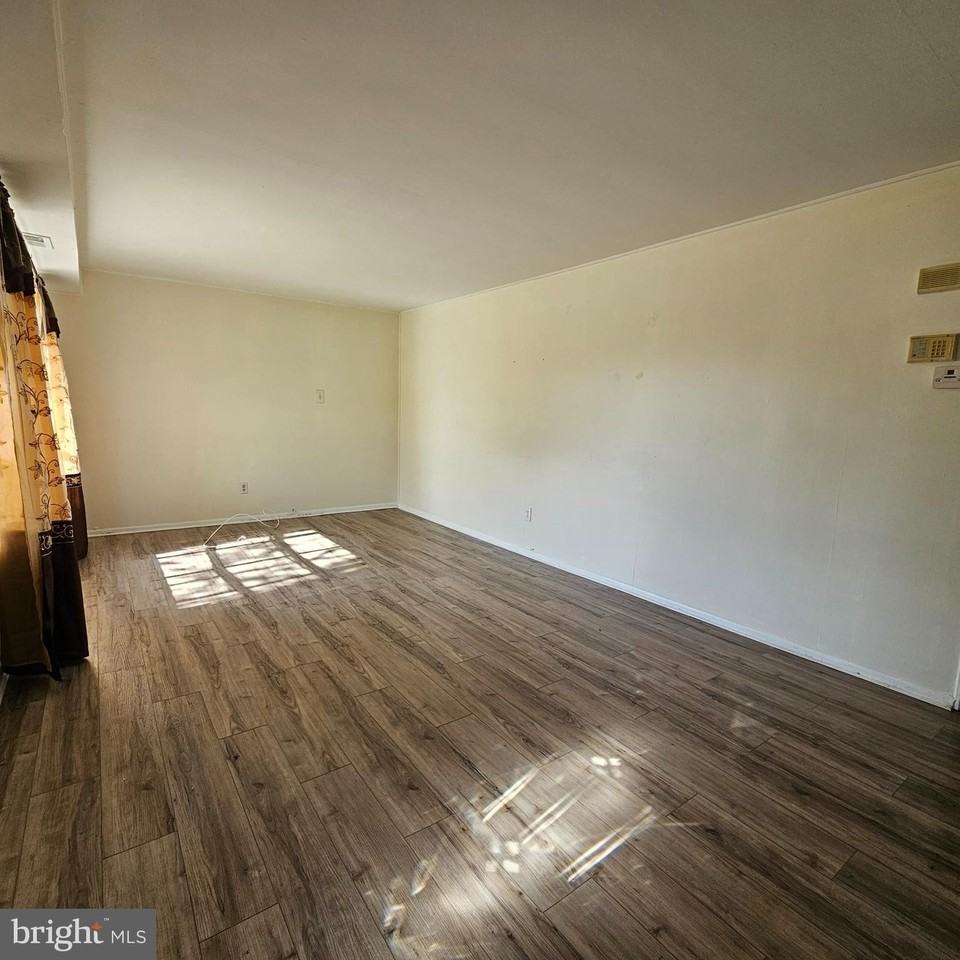 22 Plymouth Dr - Photo 4 of 21