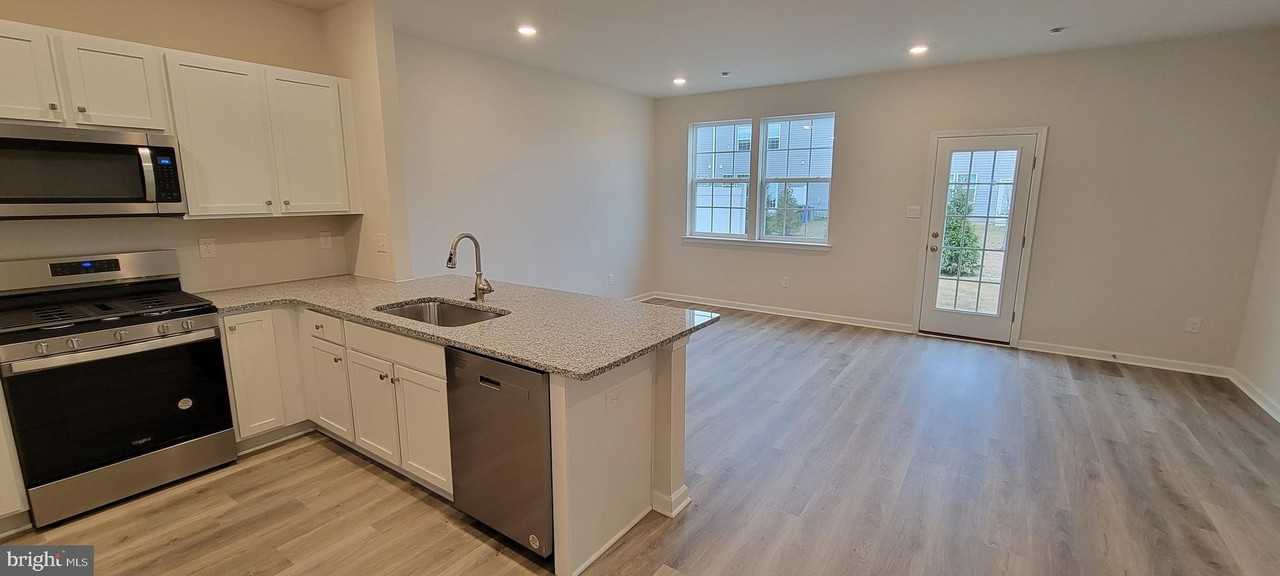 4 Elliot Ln - Photo 3 of 17