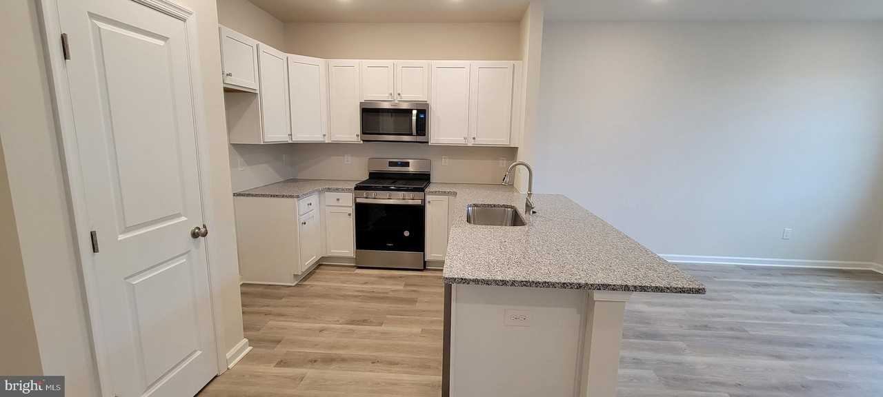 4 Elliot Ln - Photo 4 of 17