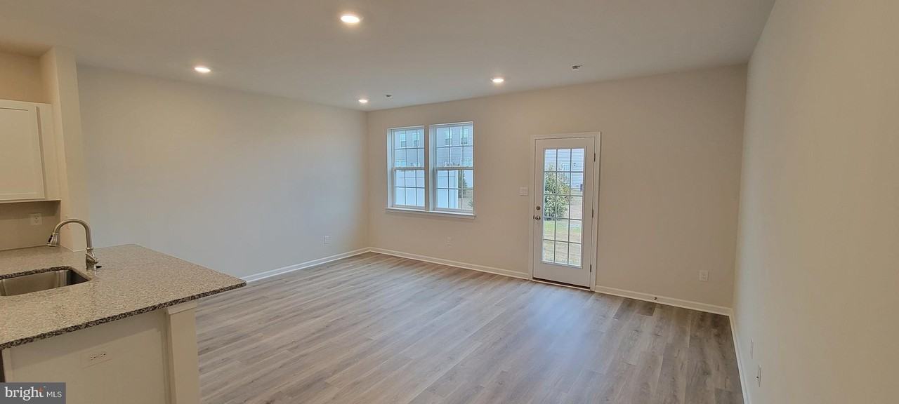 4 Elliot Ln - Photo 5 of 17