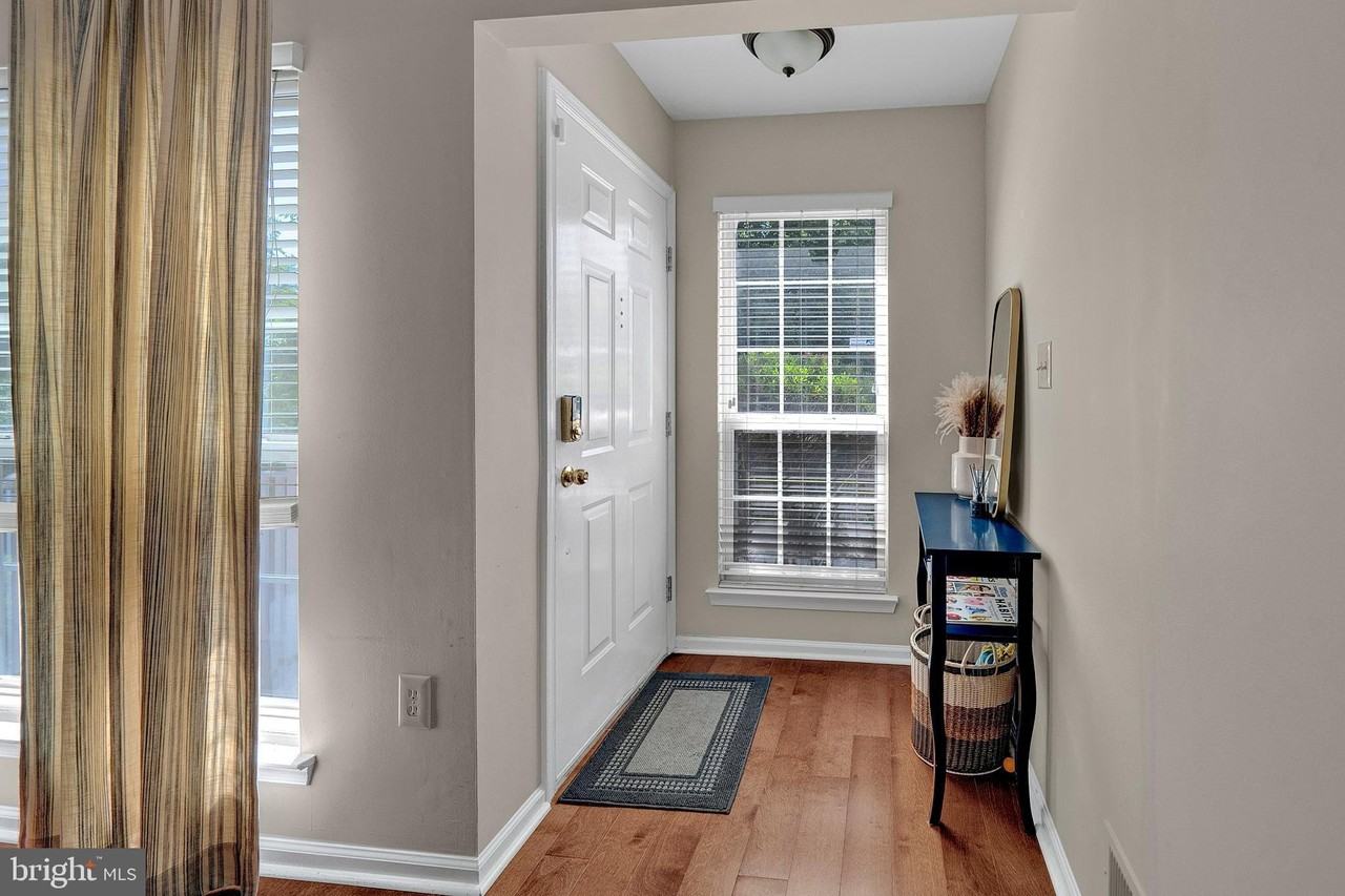 307 Bollen Ct - Photo 4 of 34