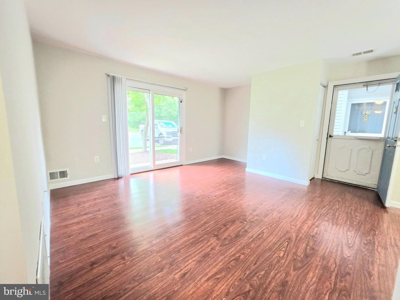 24 Coral Tree Ct - Photo 2 of 17