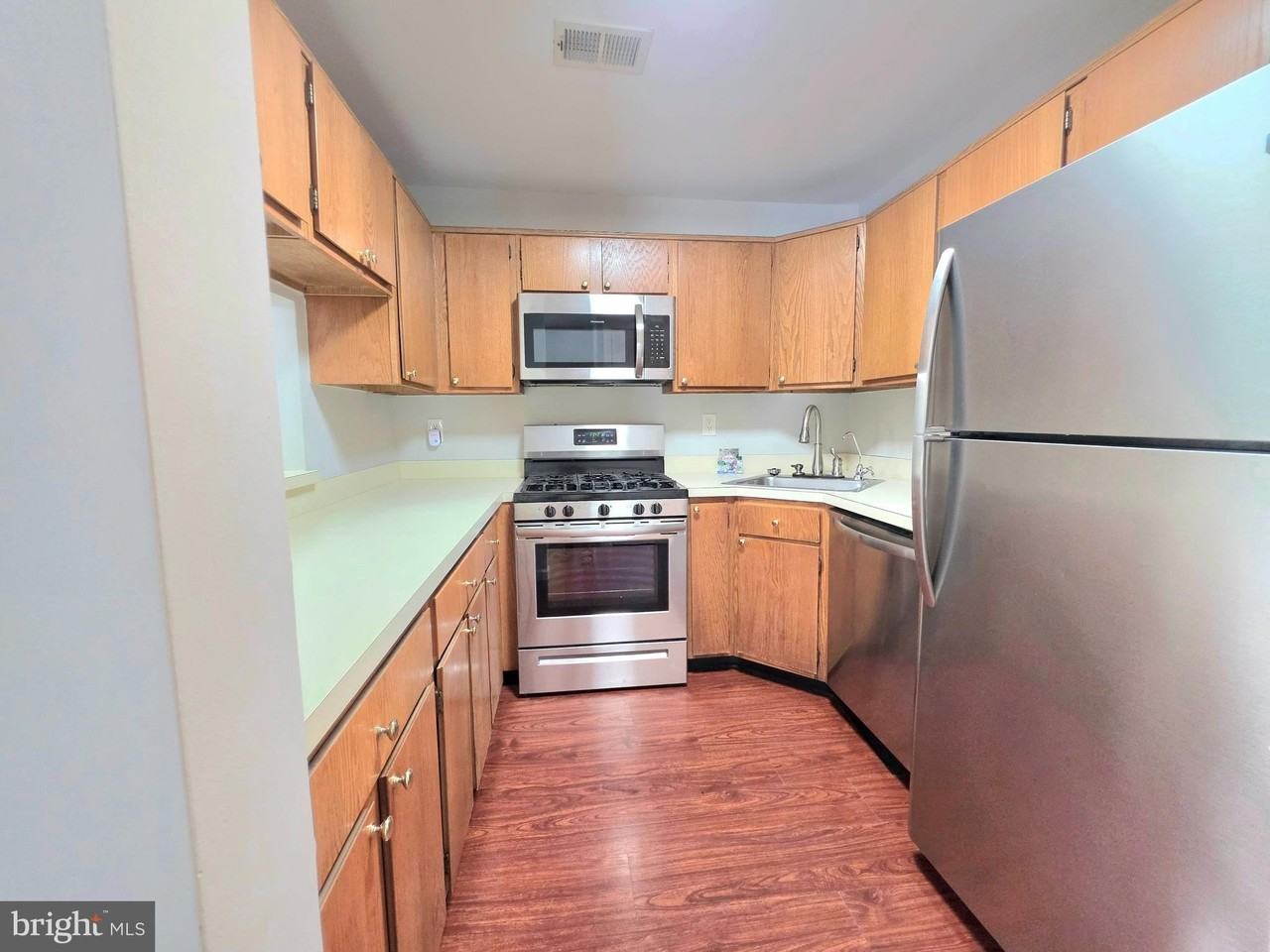 24 Coral Tree Ct - Photo 4 of 17