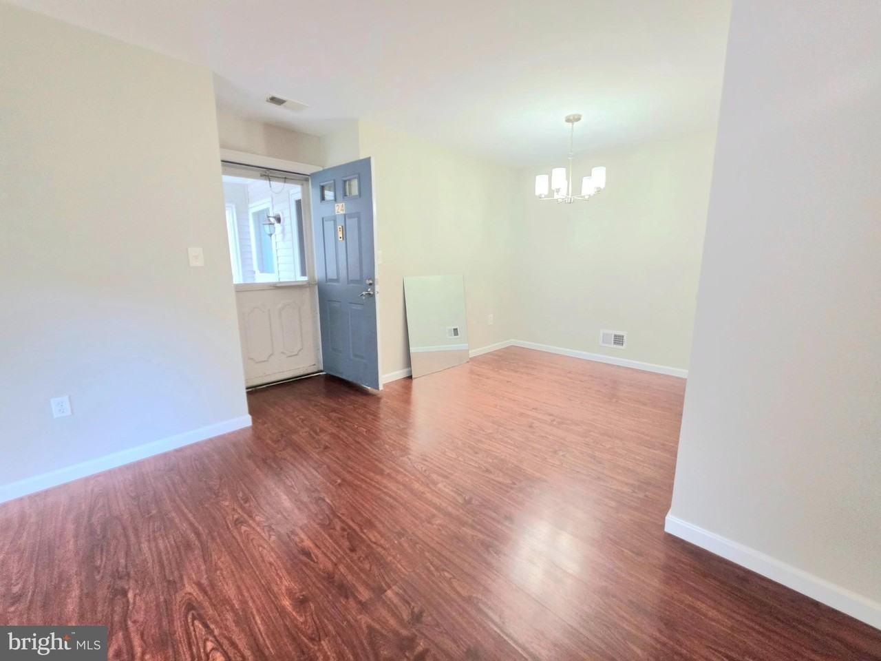 24 Coral Tree Ct - Photo 7 of 17