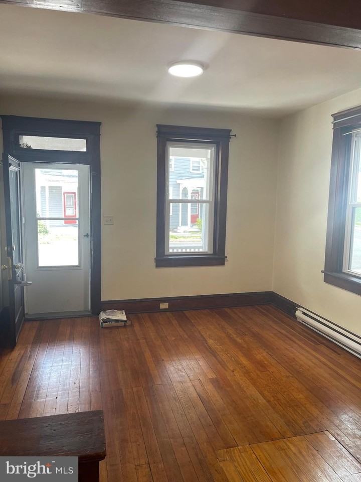 50 W Water St - Photo 3 of 17