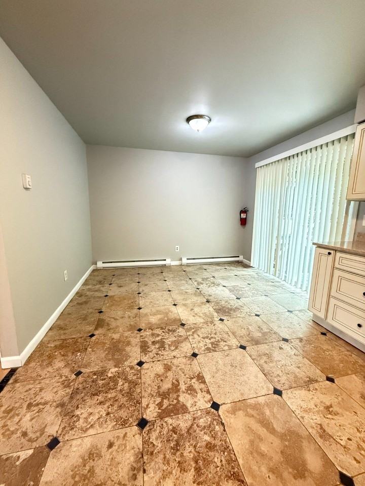 845 Poplar St - Photo 3 of 11