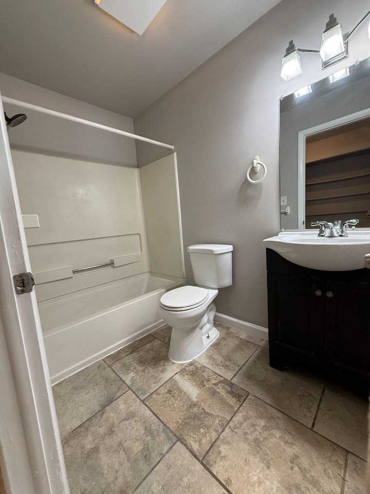 845 Poplar St - Photo 5 of 11