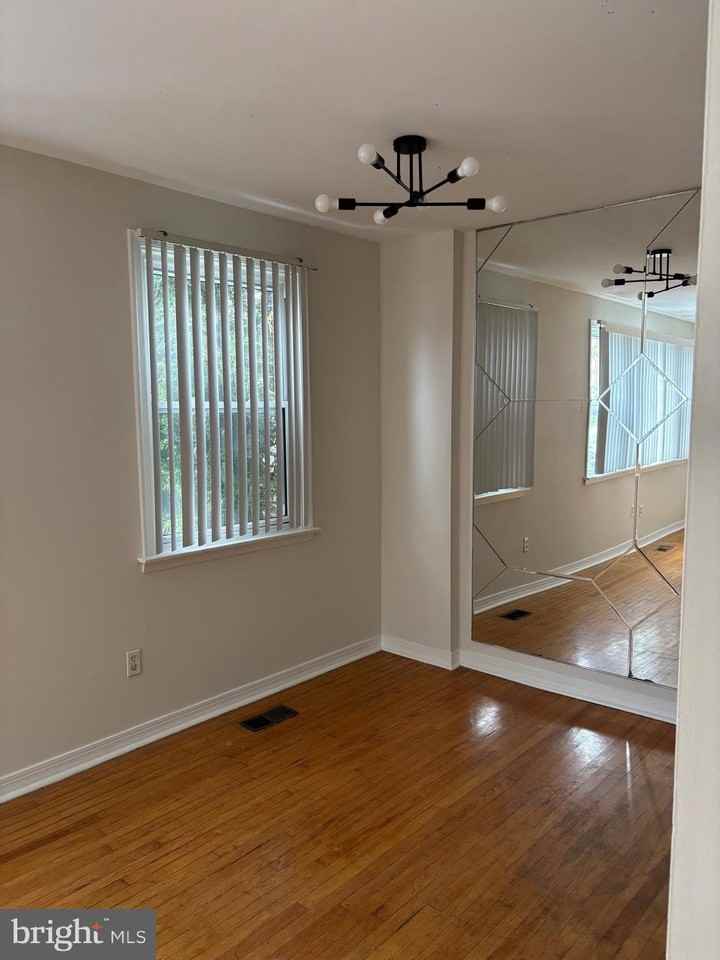 201 Lockart Ter - Photo 6 of 12