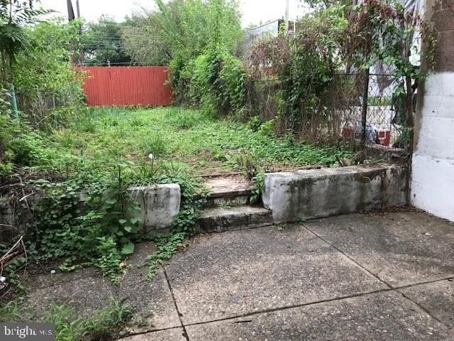 4639 Worth St - Photo 2 of 6