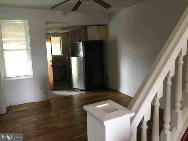 4639 Worth St - Photo 4 of 6