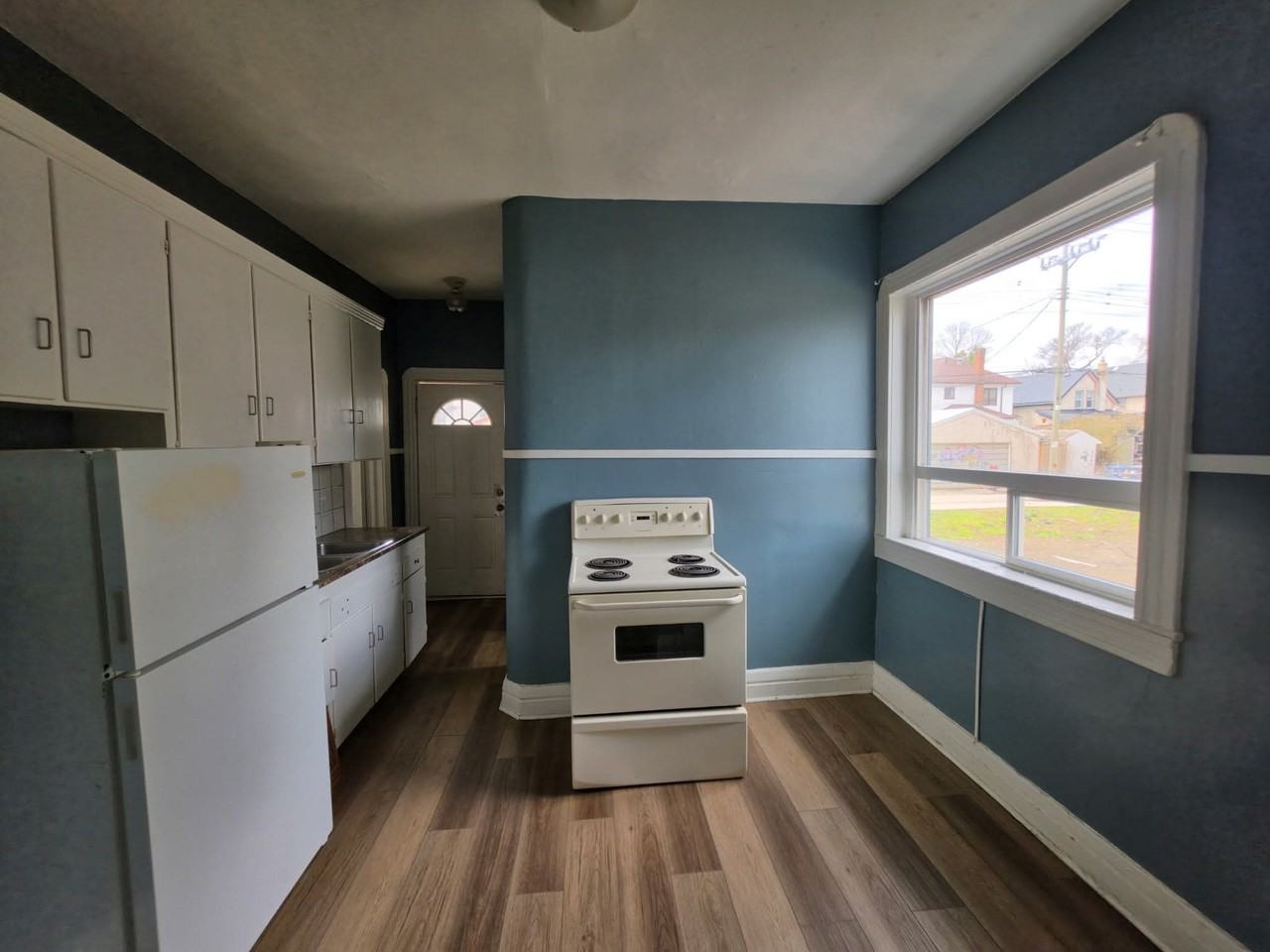 304 College Ave #A - Photo 3 of 8