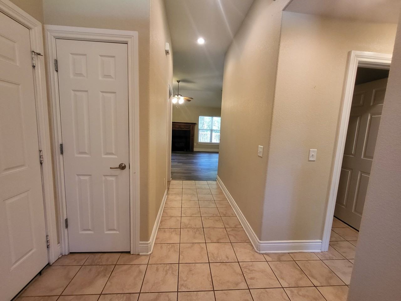 19 Shelly Dr #1 - Photo 3 of 24