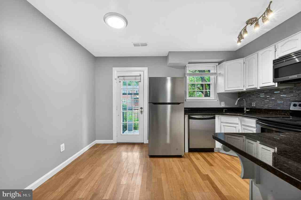 2812 S Wakefield St Unit D #D - Photo 4 of 30
