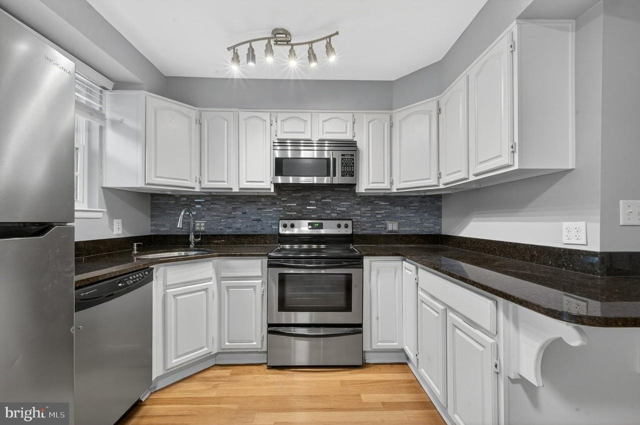2812 S Wakefield St Unit D #D - Photo 6 of 30