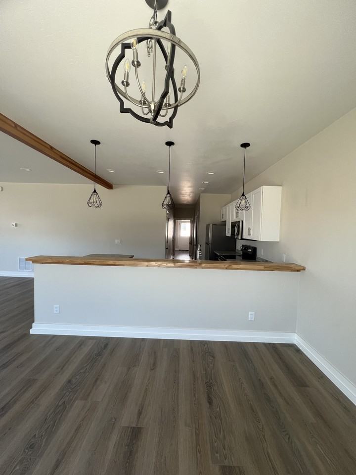 1185 Abigail Ln #A - Photo 7 of 40