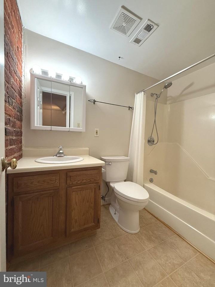 319 William St #B - Photo 6 of 9