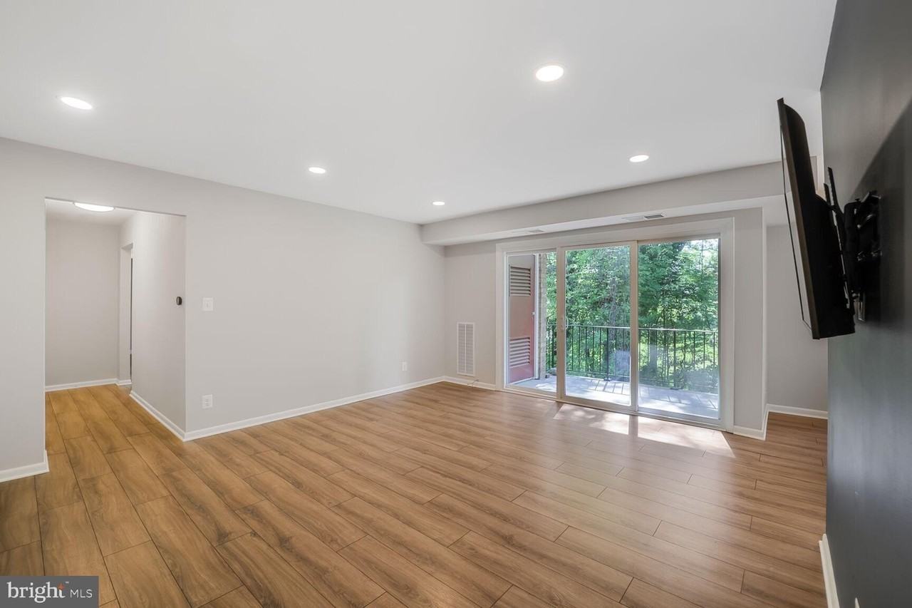 3860 Lyndhurst Dr #202 - Photo 3 of 20