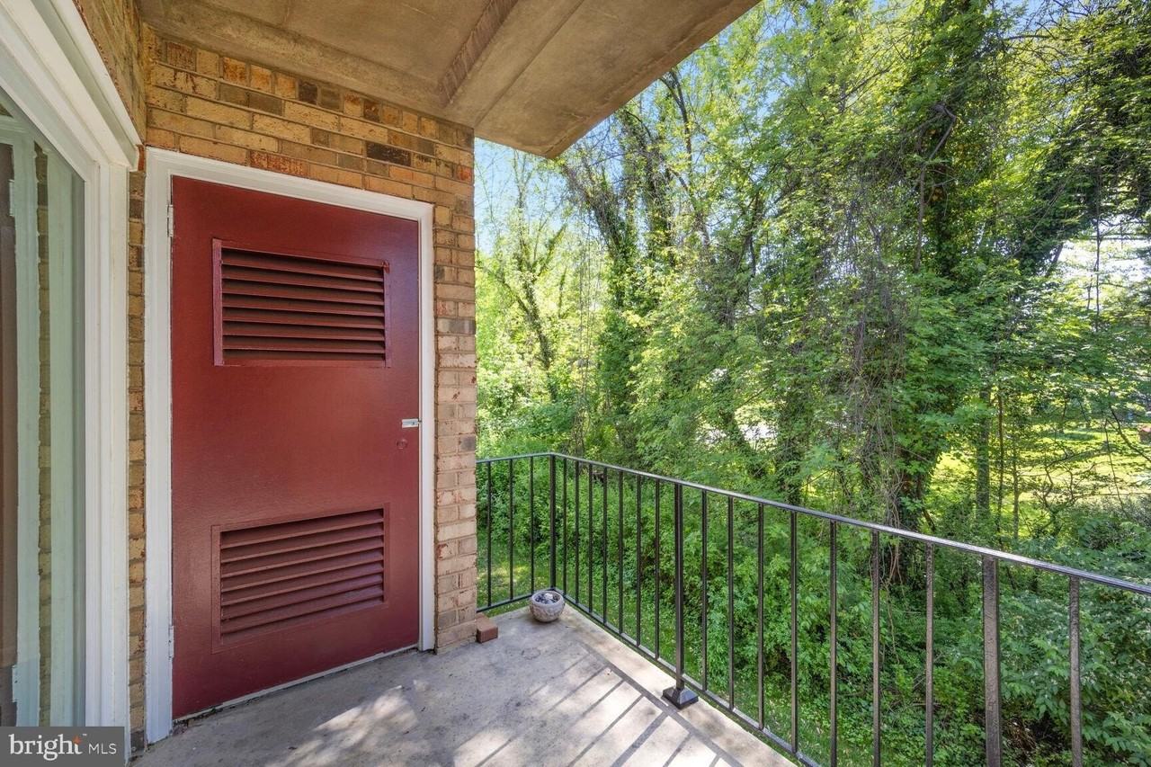 3860 Lyndhurst Dr #202 - Photo 4 of 20
