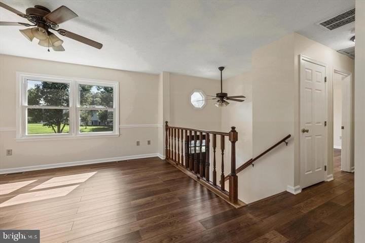 136 Nightingale Ave - Photo 7 of 40