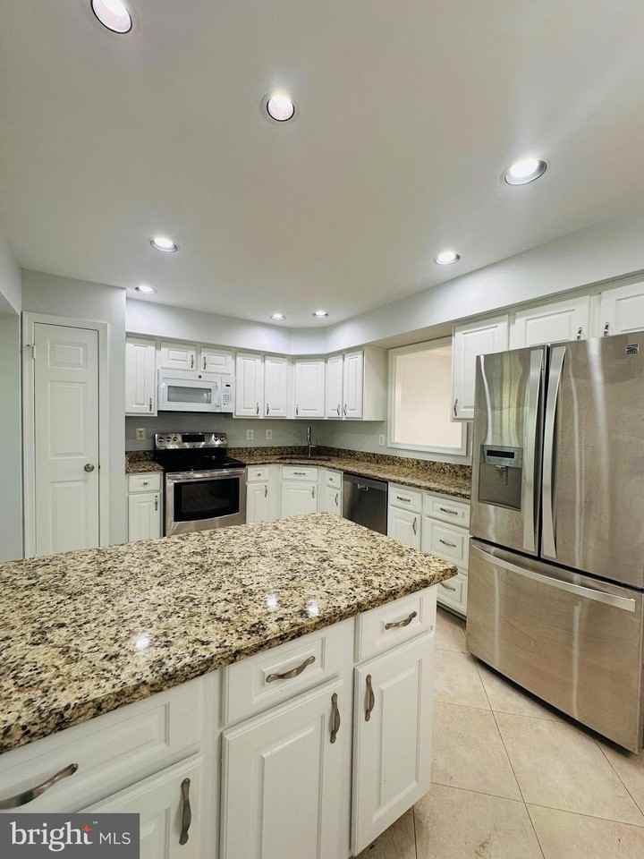 5178 Kimscott Ct - Photo 4 of 21