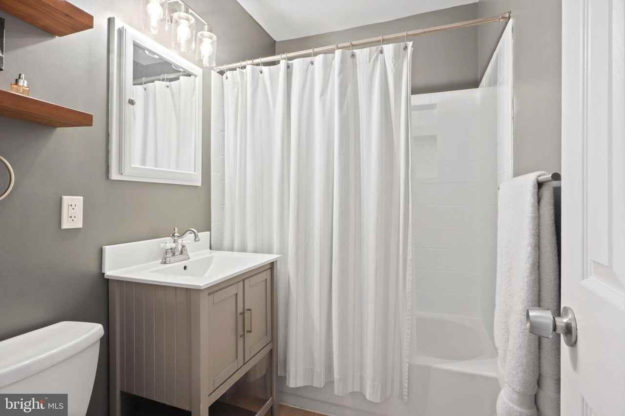 6915 Farragut Ave - Photo 7 of 23