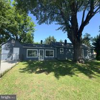 44 S Woodlawn Ave - Photo 1 of 1