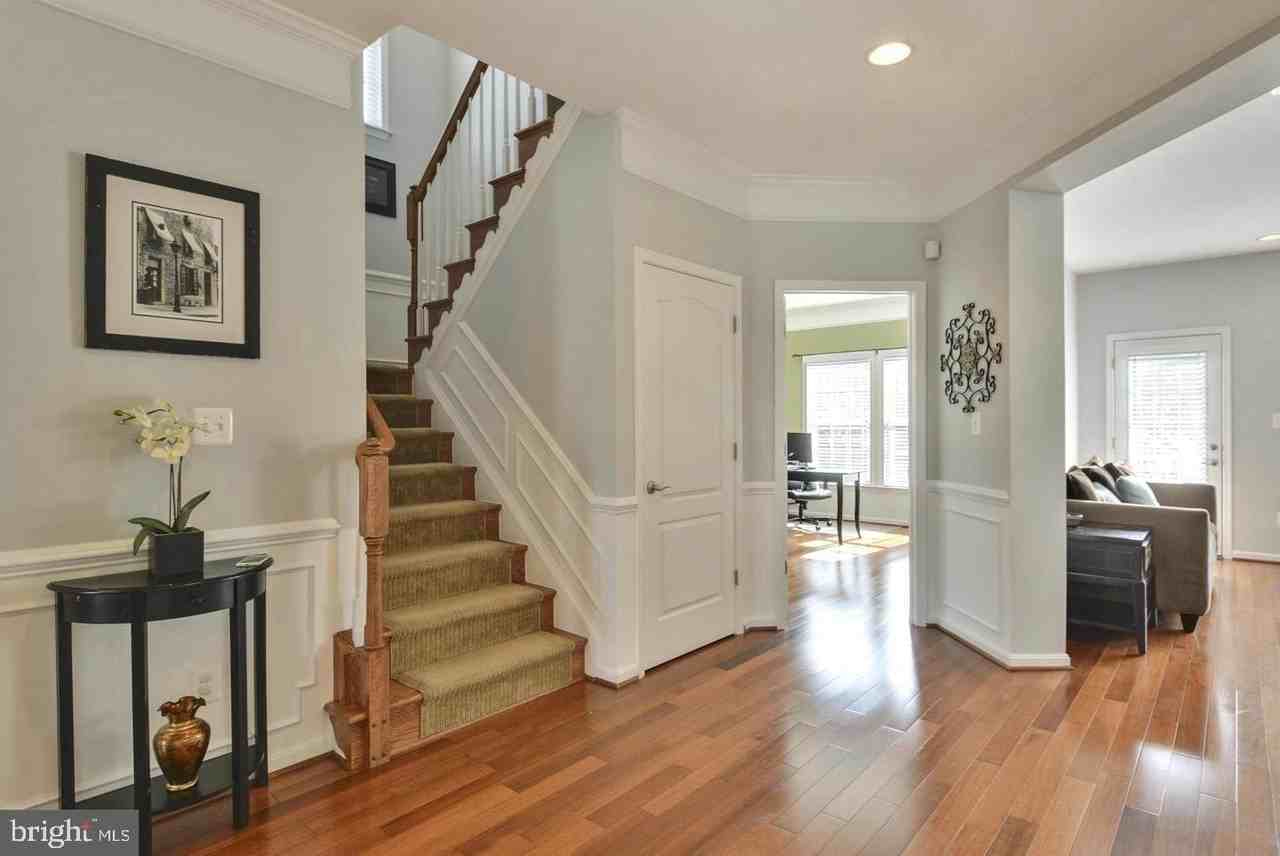 42977 Thornblade Cir - Photo 3 of 39