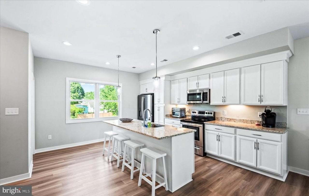 221 Wilder Ave - Photo 3 of 45