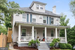 featured image of 422 W Clifford St #1