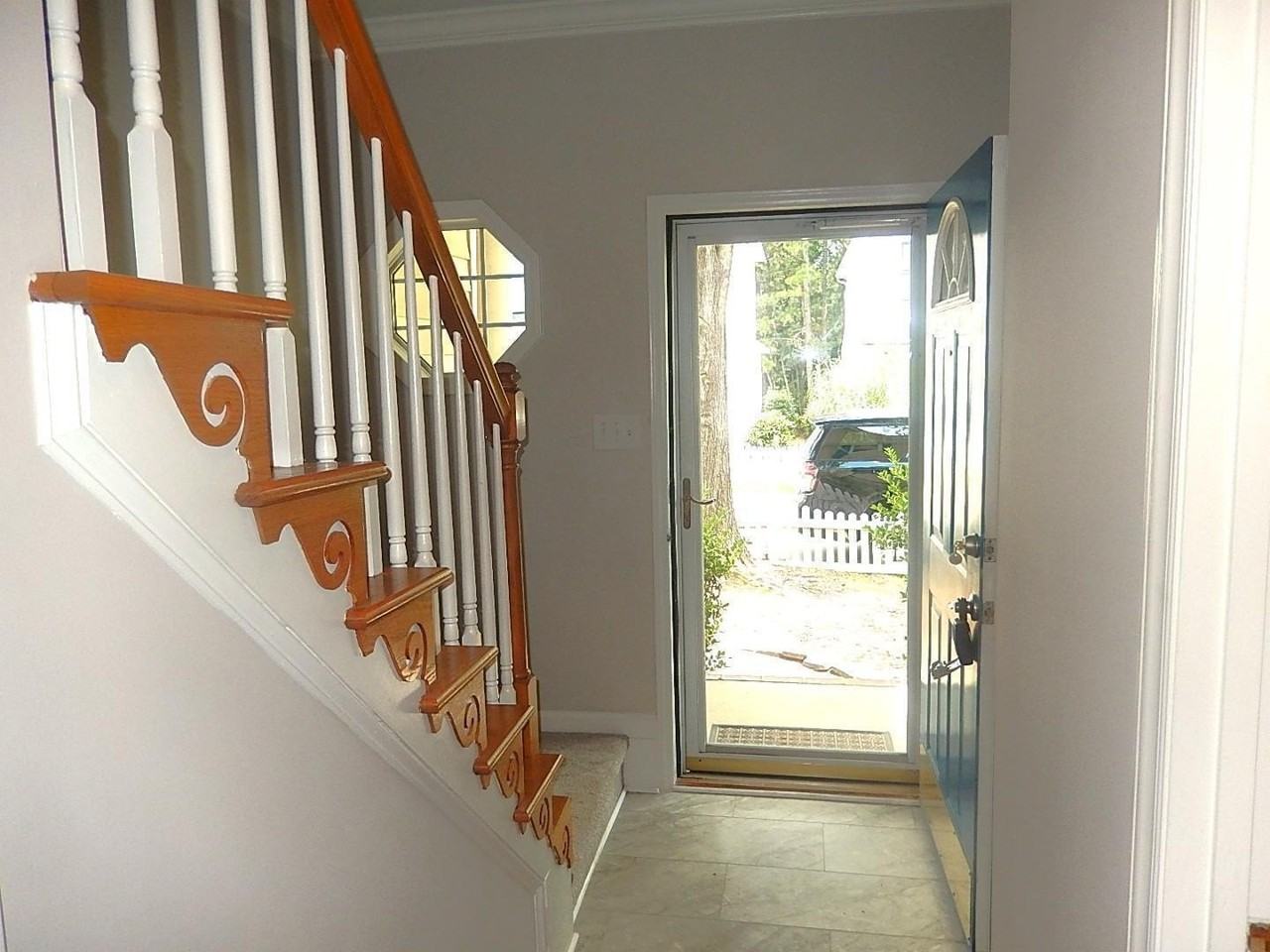 211 Bridgepath Dr - Photo 2 of 26