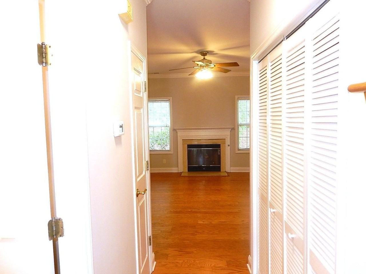 211 Bridgepath Dr - Photo 3 of 26