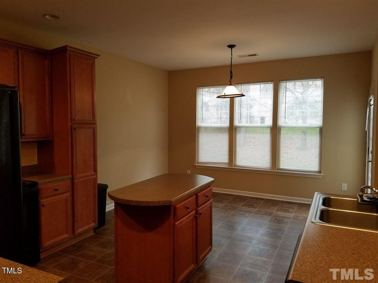 8 Rockwall Garden Way - Photo 3 of 13
