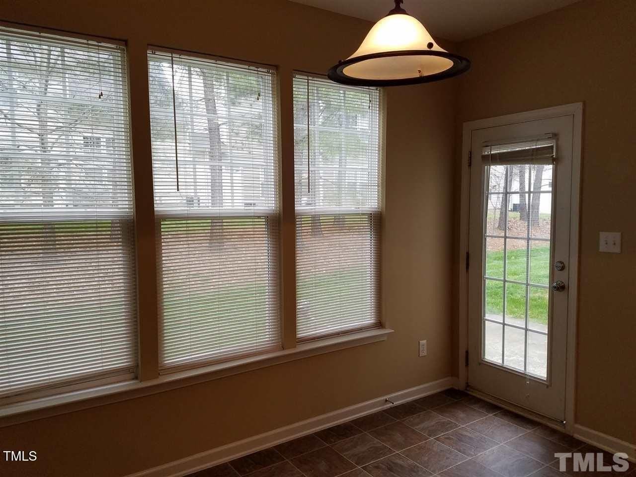 8 Rockwall Garden Way - Photo 4 of 13