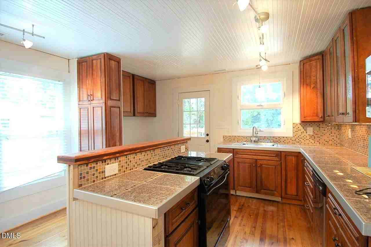 8709 Chapel Hill Rd - Photo 4 of 11