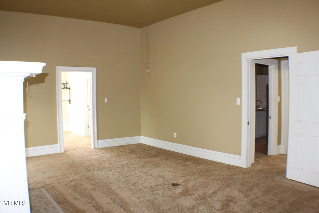 924 Maryland Ave #F - Photo 7 of 28