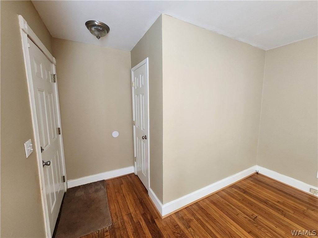 614 19th St - Photo 3 of 23