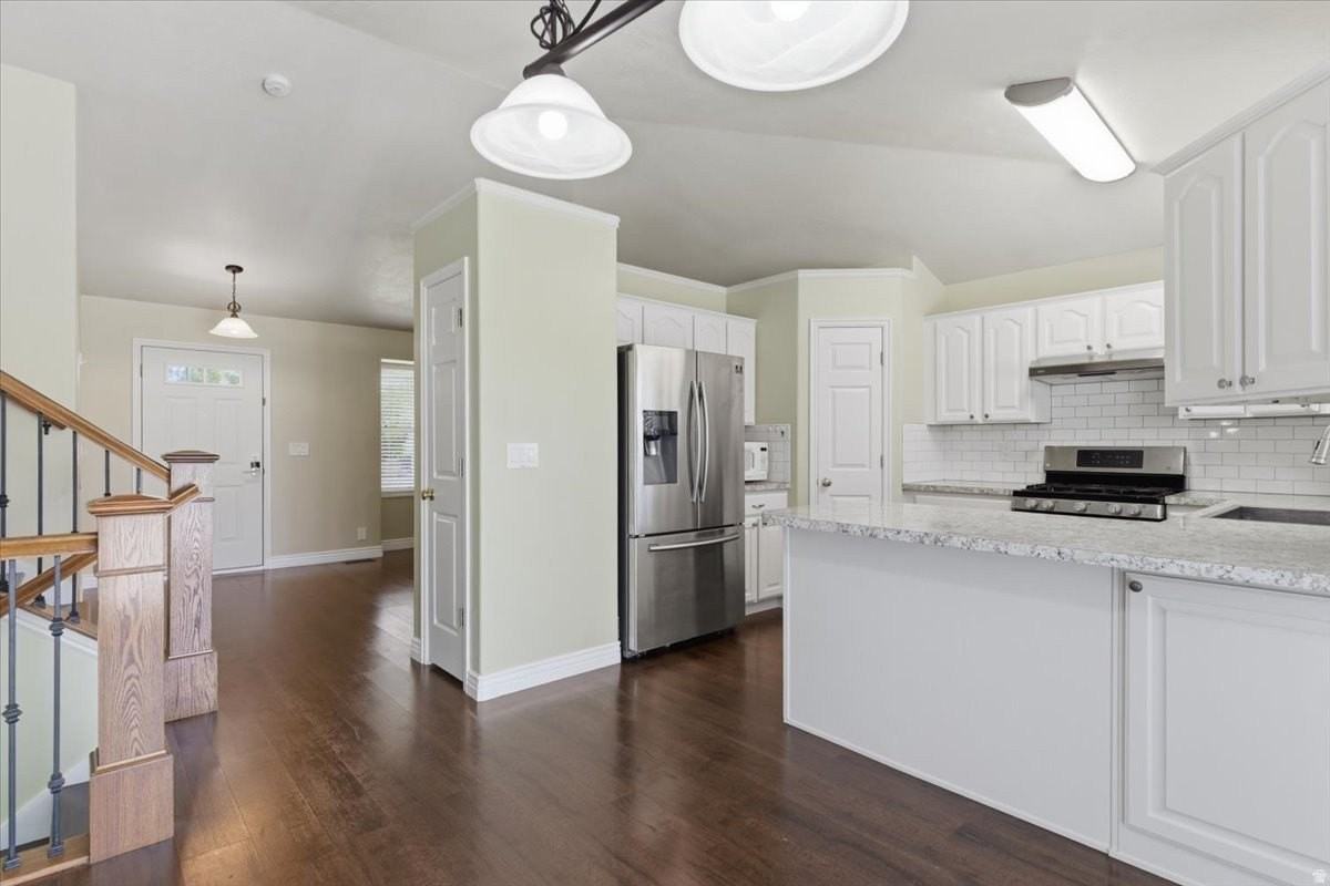 1109 E 3350 N - Photo 4 of 20
