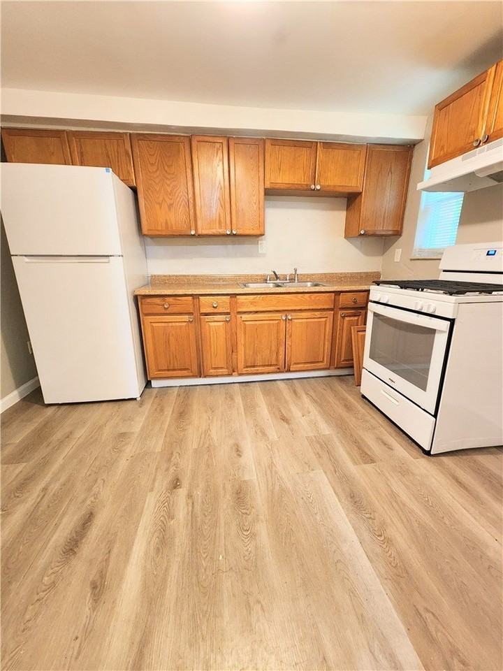 459 Idlewood Rd - Photo 3 of 6