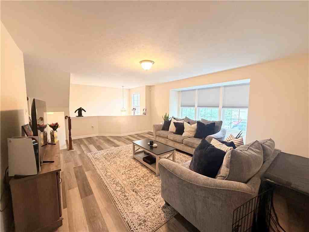 122 Broadstone Dr - Photo 3 of 10