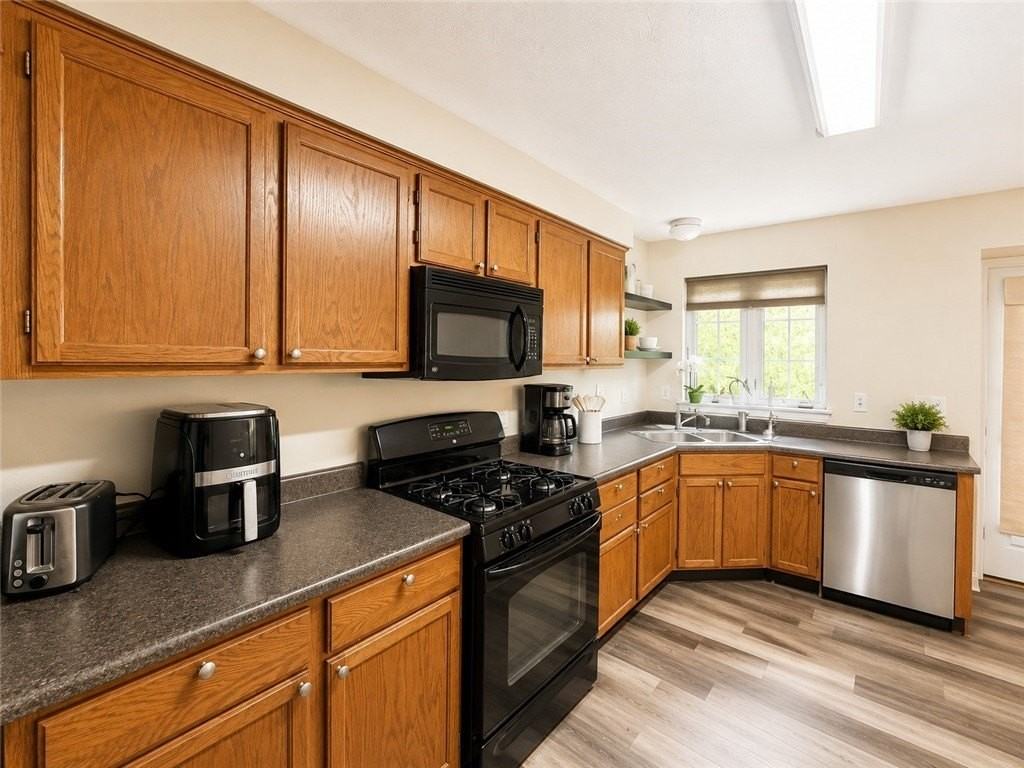 122 Broadstone Dr - Photo 4 of 10