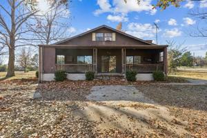 featured image of 4820 Looney Ln
