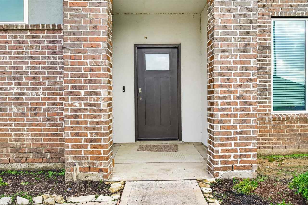 Lakes Edge Ln - Photo 3 of 8