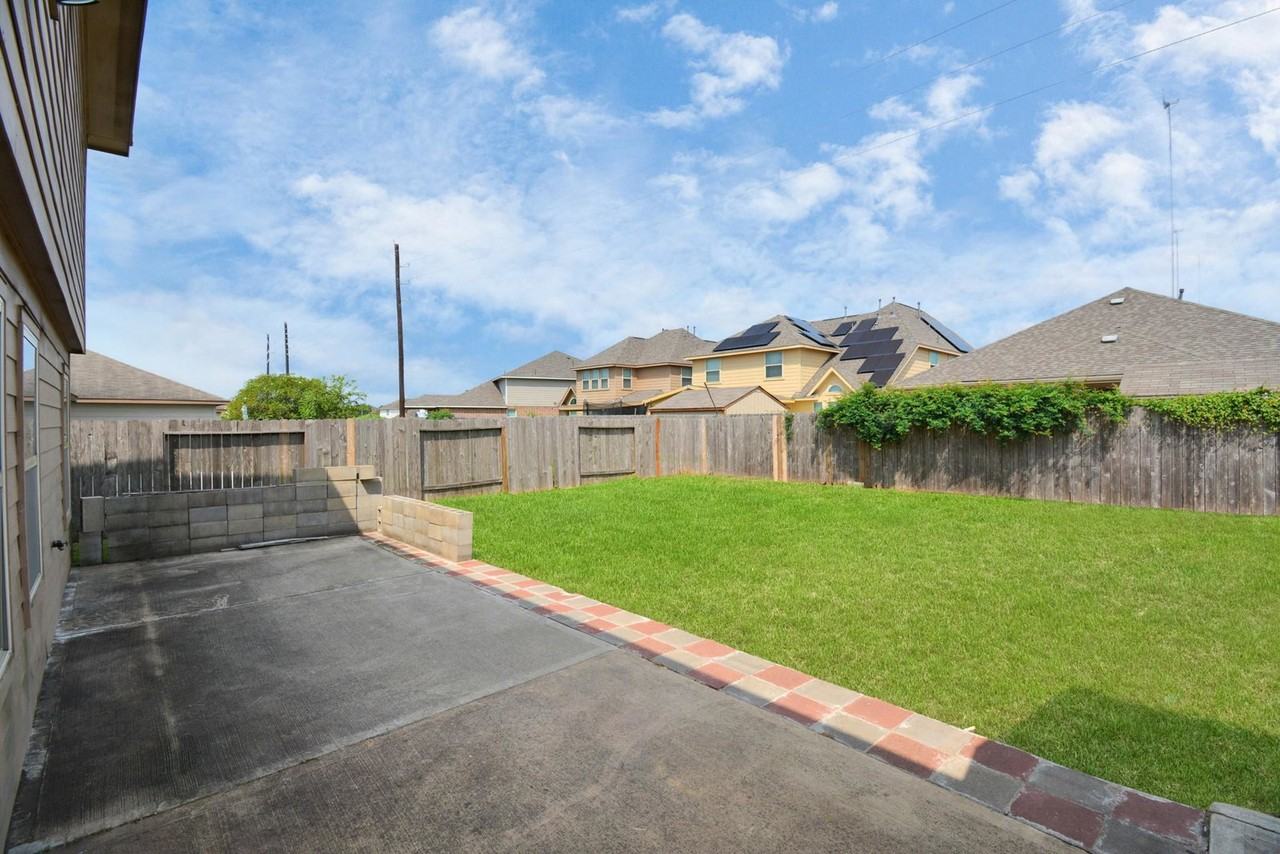 Aldridge Dr - Photo 4 of 8