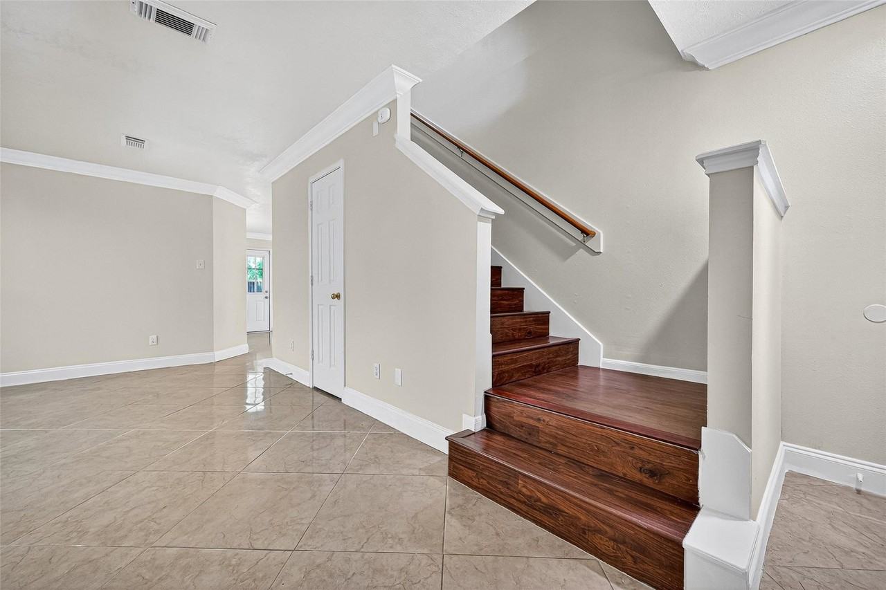 Mountshire Dr - Photo 3 of 6