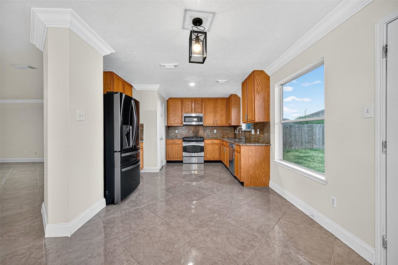Mountshire Dr - Photo 4 of 6
