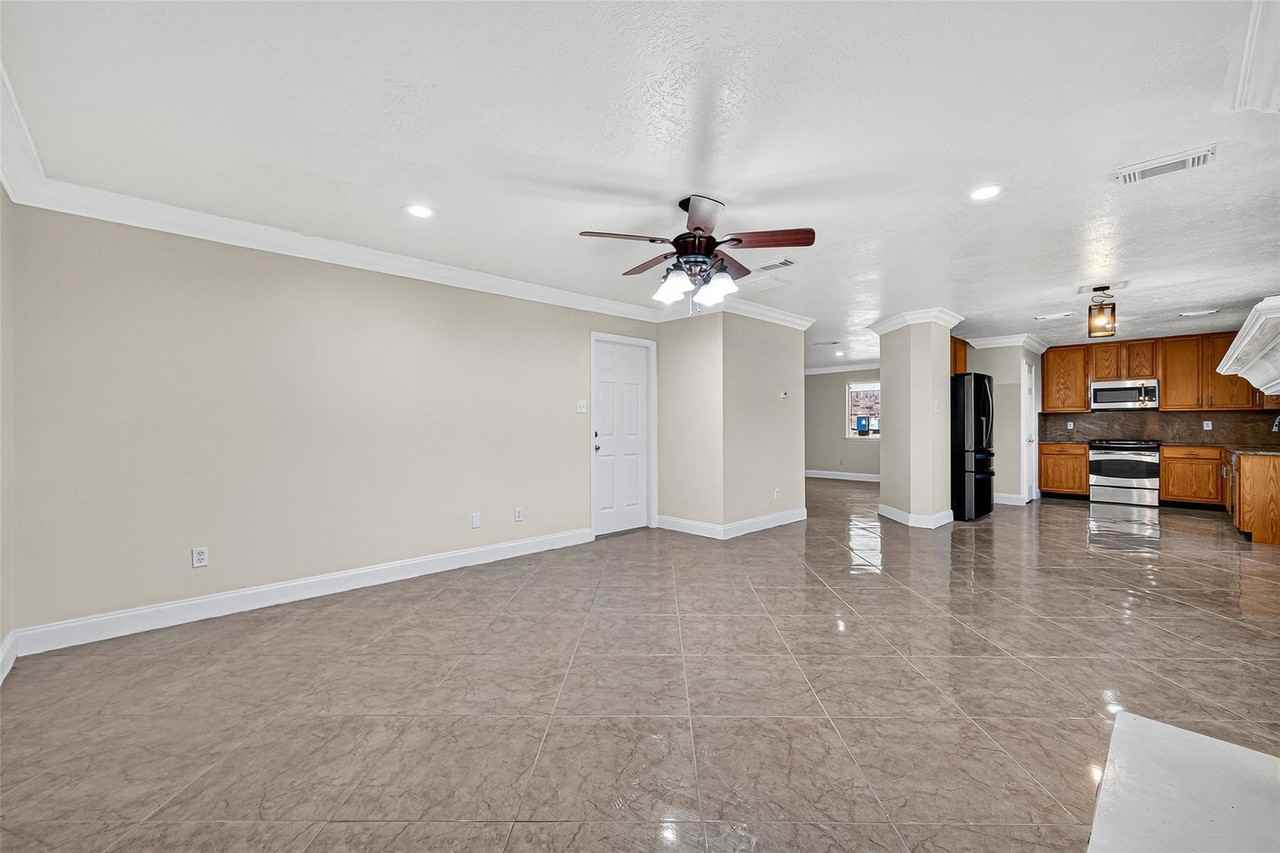 Mountshire Dr - Photo 5 of 6